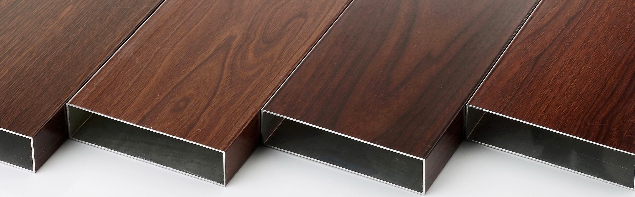 wood texture in aluminium profiles